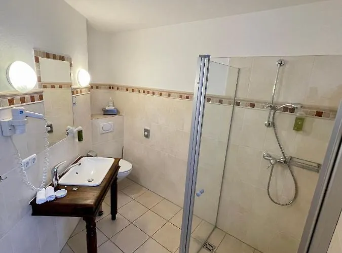 Zur Roemerbruecke Hotel *